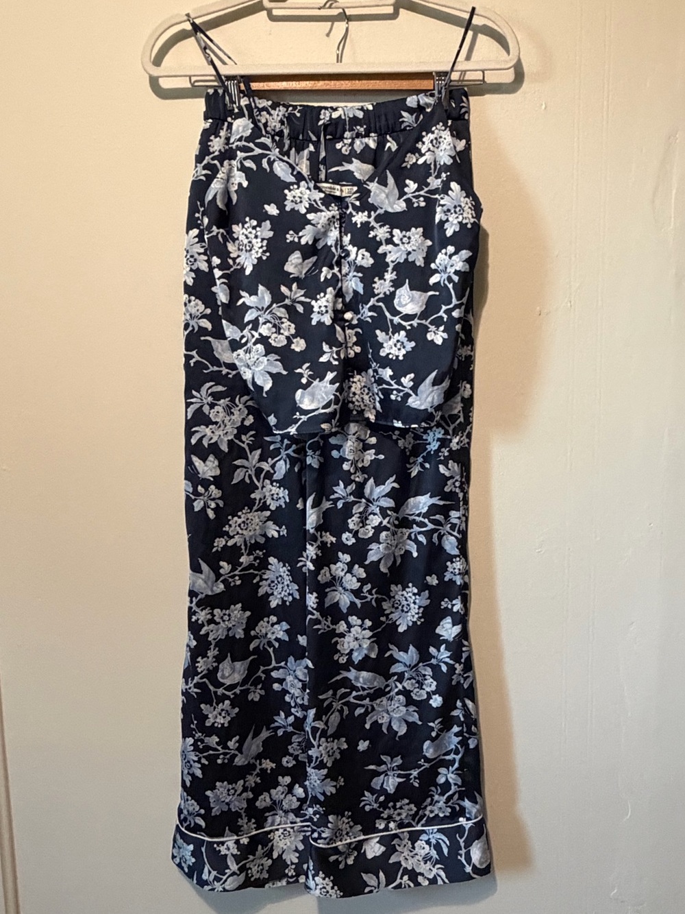 Abercrombie & Fitch Navy and White Floral Pj Set - Picture 6 of 6